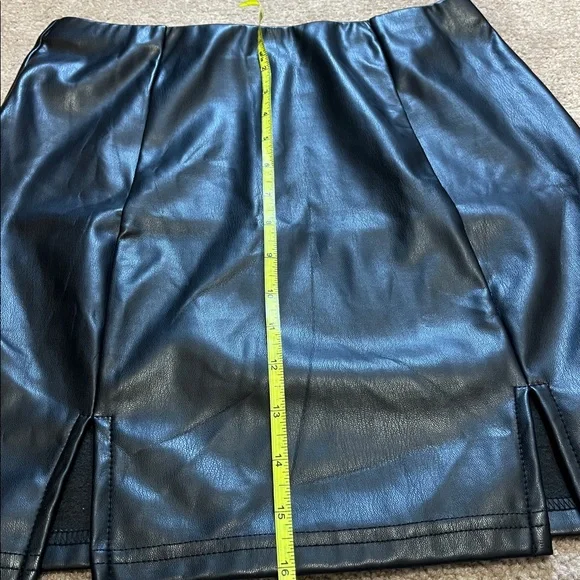 Just Quella Black Mini Skirt 4-6 PU - Picture 5 of 5